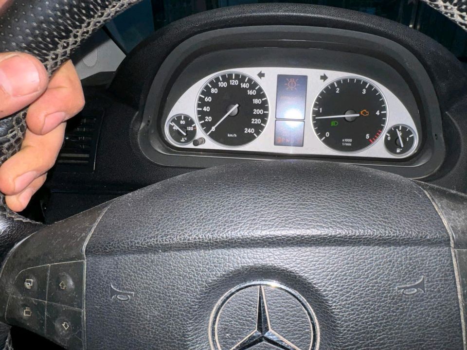 Mercedes-Benz B-Klasse xenon Leder Navigation Anhänger kupplung in Berlin