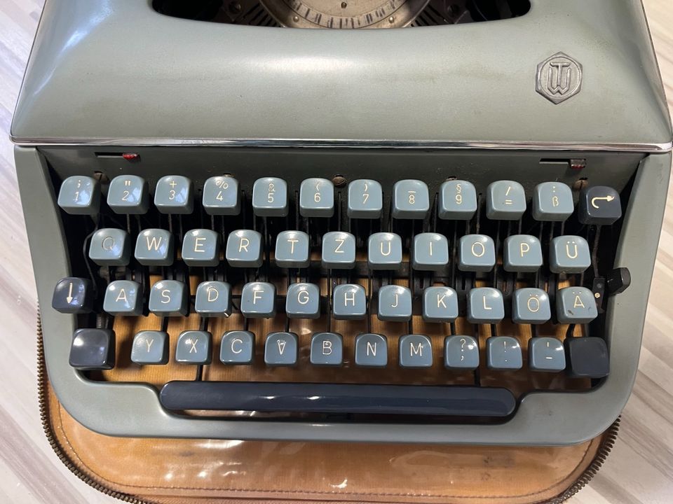 Vintage Schreibmaschine Tornedo in Kassel