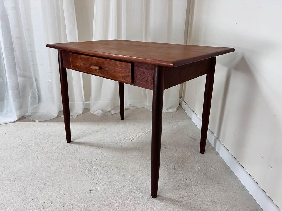 Schreibtisch oder Küchentisch mit Schublade Vintage Design Mid Century Dänemark Teakholz Holztisch 60er Jahre Esstisch in Berlin