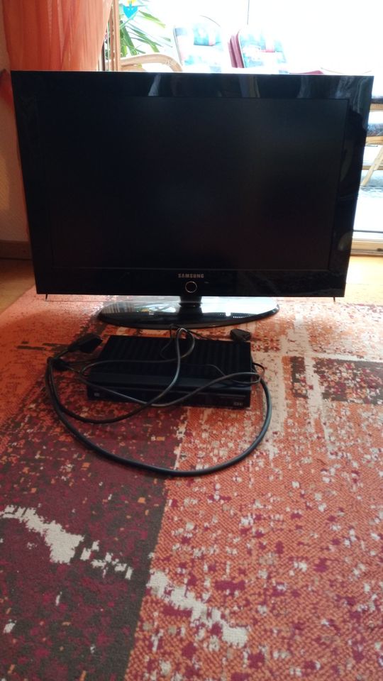 Fernseher Samsung Modell LE32M73BD 32 Zoll inkl. Receiver in Friedeburg