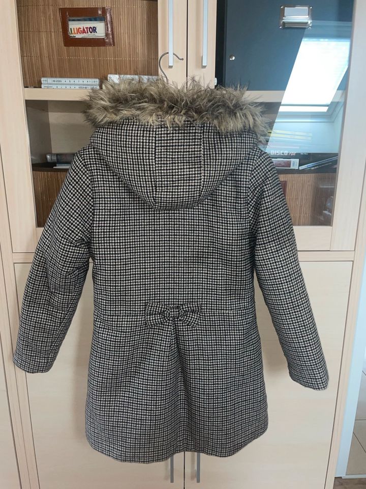 Winterjacke mit Kunstpelz (Versand auf Anfrage) in Leipzig