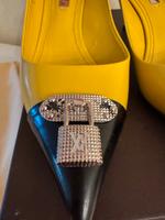 Louis Vuitton Schuhe gelb schwarz Schloss silber wneu in 38 Innenstadt - Köln Altstadt Vorschau