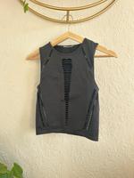 Schwarzes Top mit Cutouts Gr. S Niedersachsen - Isernhagen Vorschau