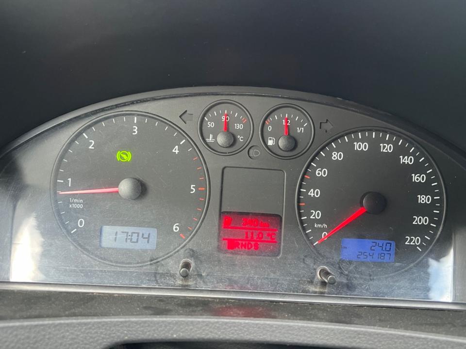 Volkswagen T5 Transporter 2.5 TDI Automatik grüne Plakette in Faulbach