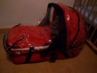 Mountain Buggy Swift Babywanne rot Carrycot mit Regenschutz Niedersachsen - Elze Vorschau