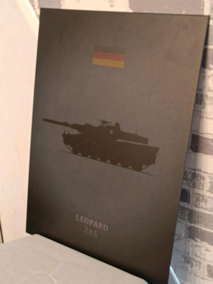 Displate Panzer Tank Leopard 2A5 Metallschild Dekoration in Lohe-Rickelshof