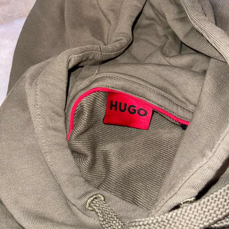 Herren Hugo Boss Kapuzenpulli mit Hose NEU in Lengede