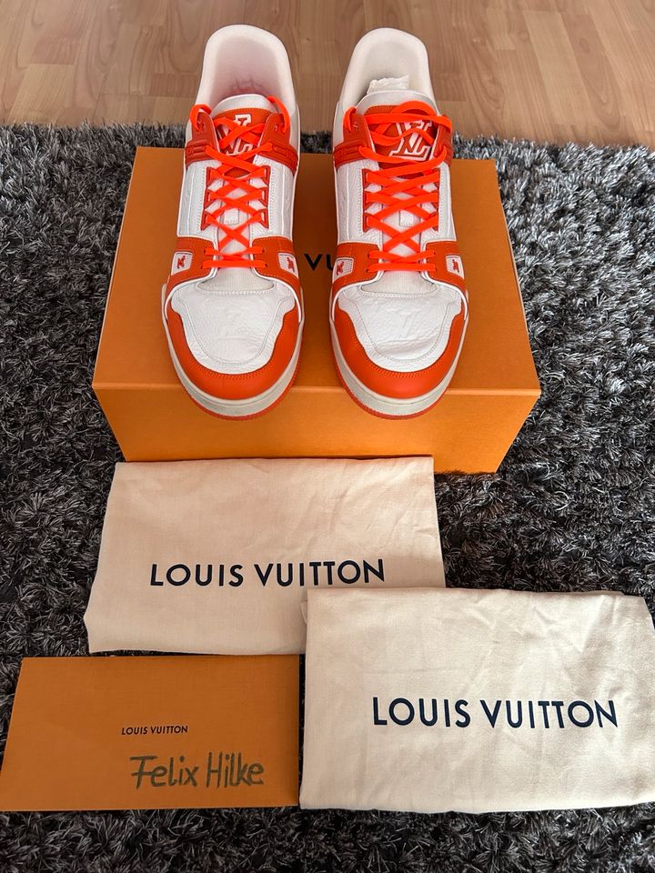Original Louis Vuitton Trainer orange Gr. 11 in Leipzig