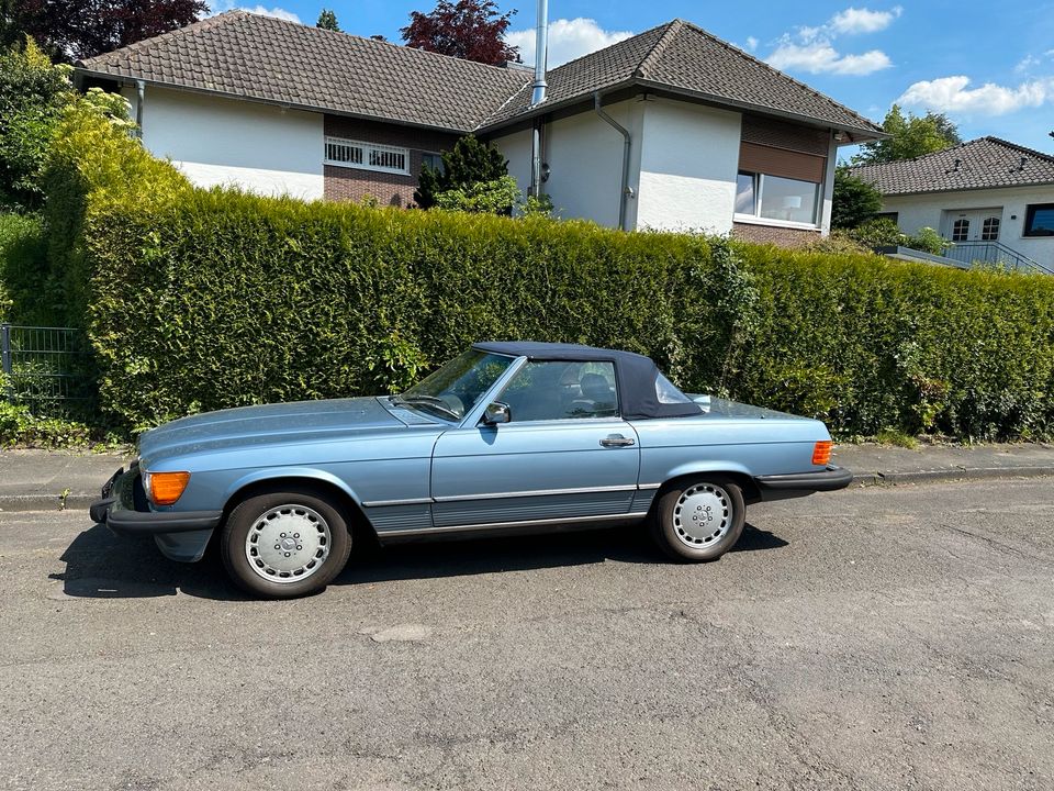 Mercedes 560SL in Remagen