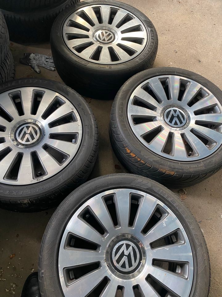 225/45 17 Zoll. VW Felgen in Much