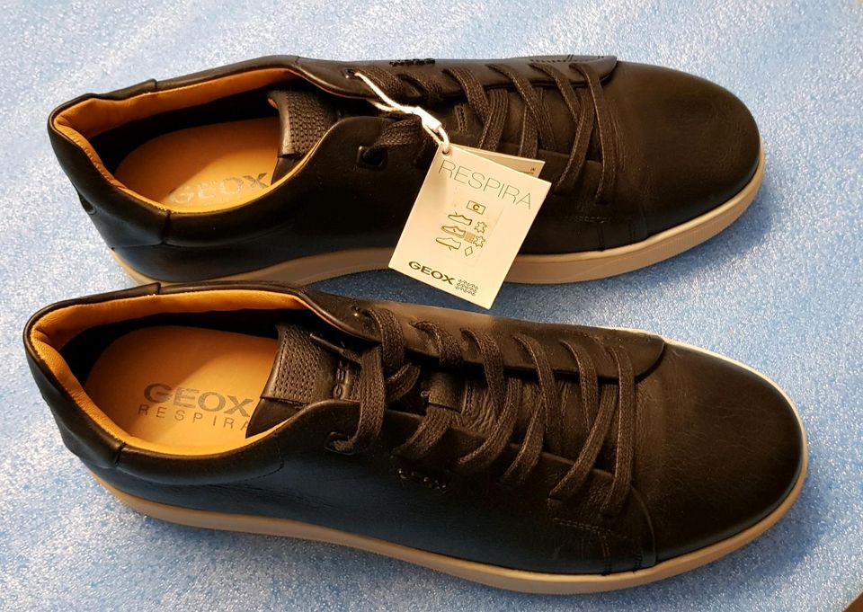 Neue Geox Schuhe aus aus schwarzen Leder und weißer Sohle in Rheinfelden (Baden)