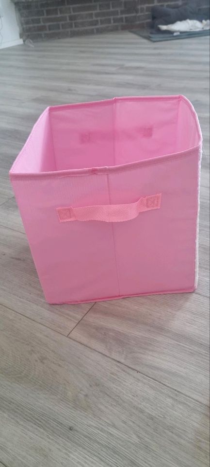 Aufbewahrungsboxen pink mit Pallietten in Niddatal