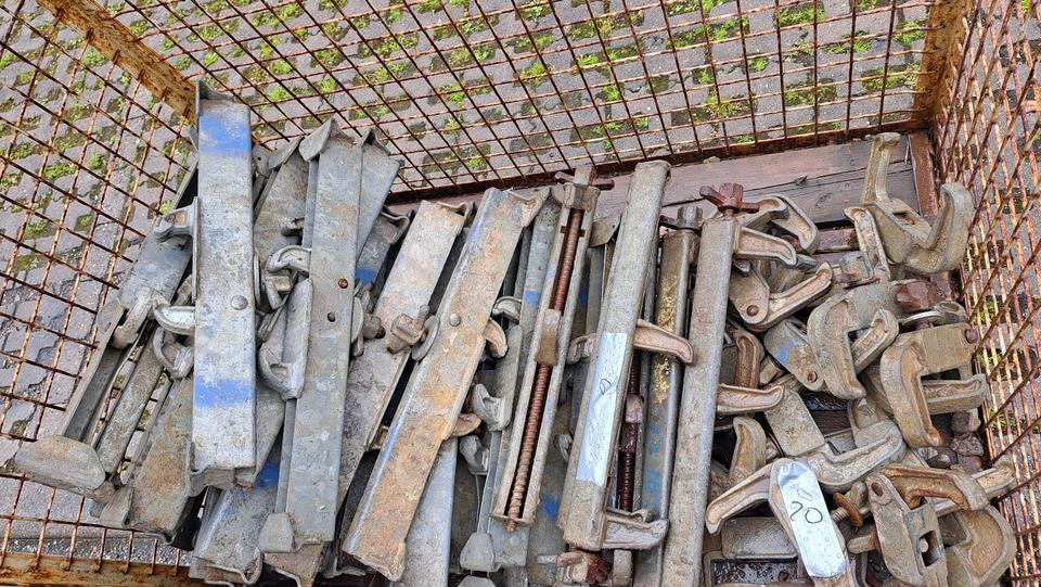 52 Hünnebeck Schalungszwingen Stoßzwingen Richtzwingen Manto in Ruppertshofen