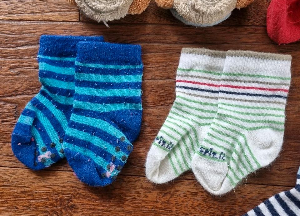 7 x Baby Socken Söckchen Klappersocken Klappersöckchen Kleinkind in Ganderkesee