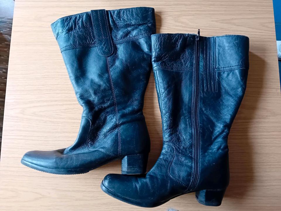 (0028) SHEEGO | Damen Stiefel wadenlang | Gr 40 | Schaft 49cm XXL in Norden