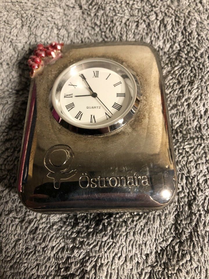 Östronara Uhr Standuhr in Viersen