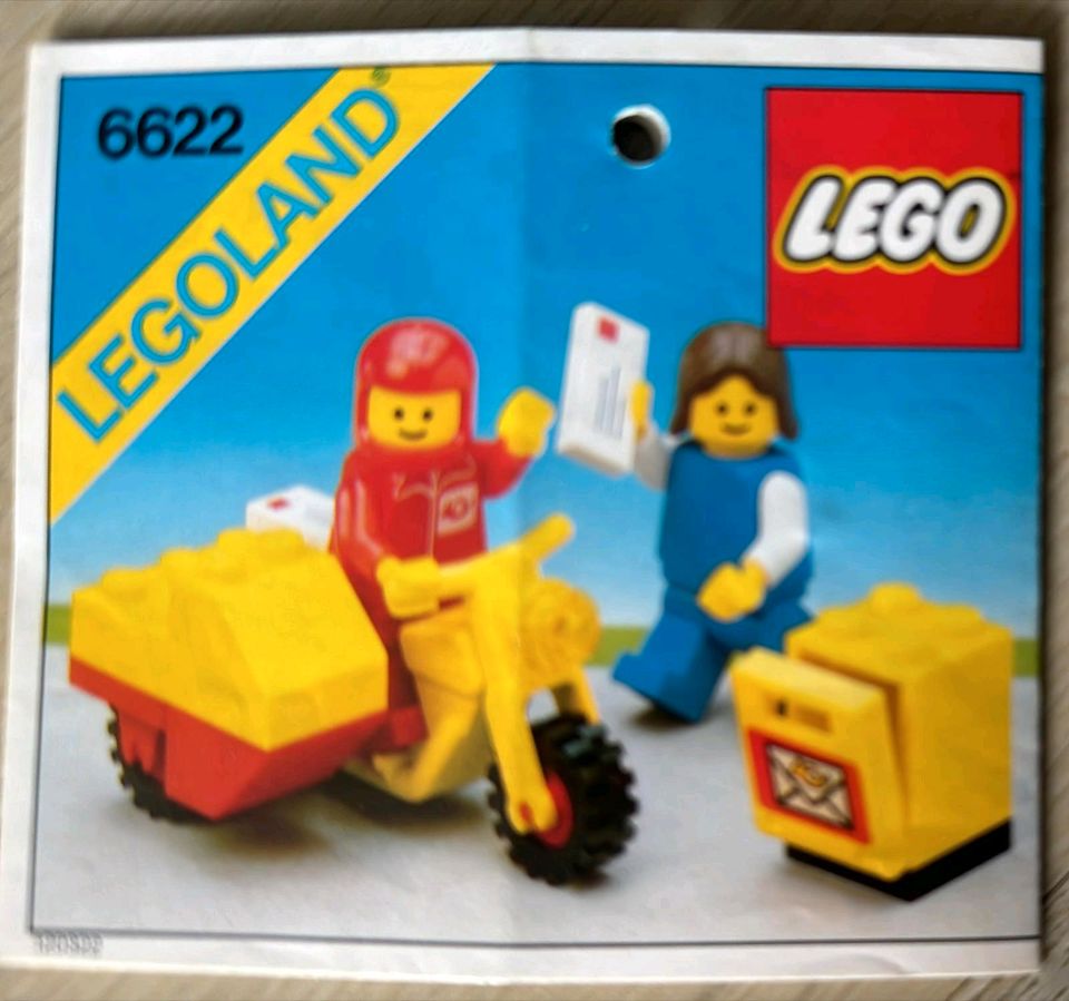 Lego Post inklusive Figuren und Anleitungen in Elmshorn