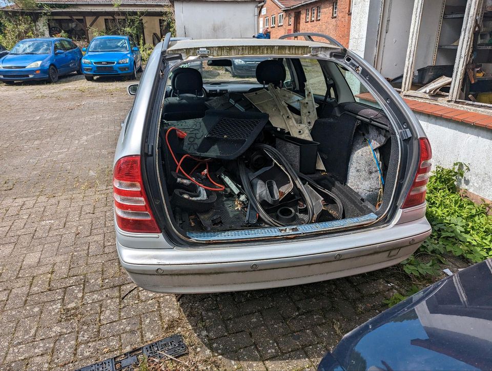 Mercedes C220 CDI Schlachtfest Ersatzteile Teileträger Teilelager in Delmenhorst