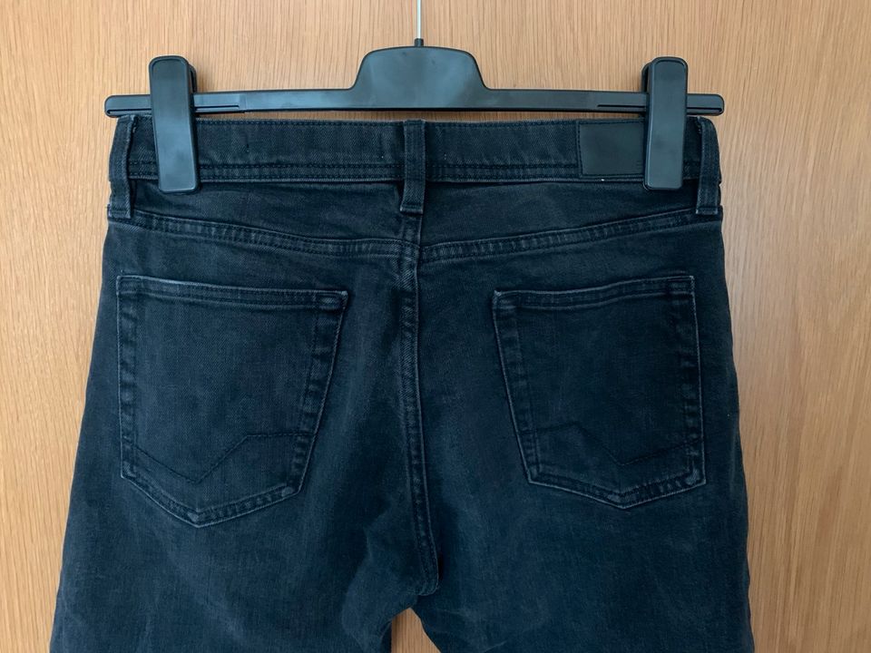 Esprit Jeans schwarz Gr. 29/32 in Heilbronn