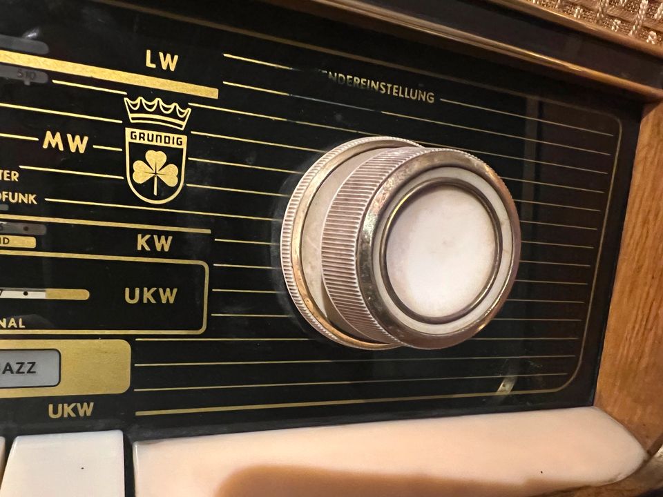 Suche: Sachkundigen Röhren - Radio, Reparatur. Angebot: in Schlangen
