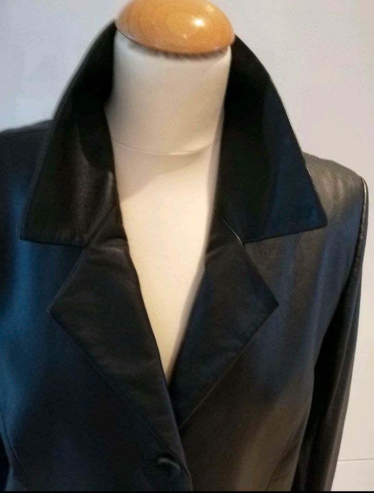 Schwarze Lederjacke von Cabrini, Gr. 38/40 in Münchhausen