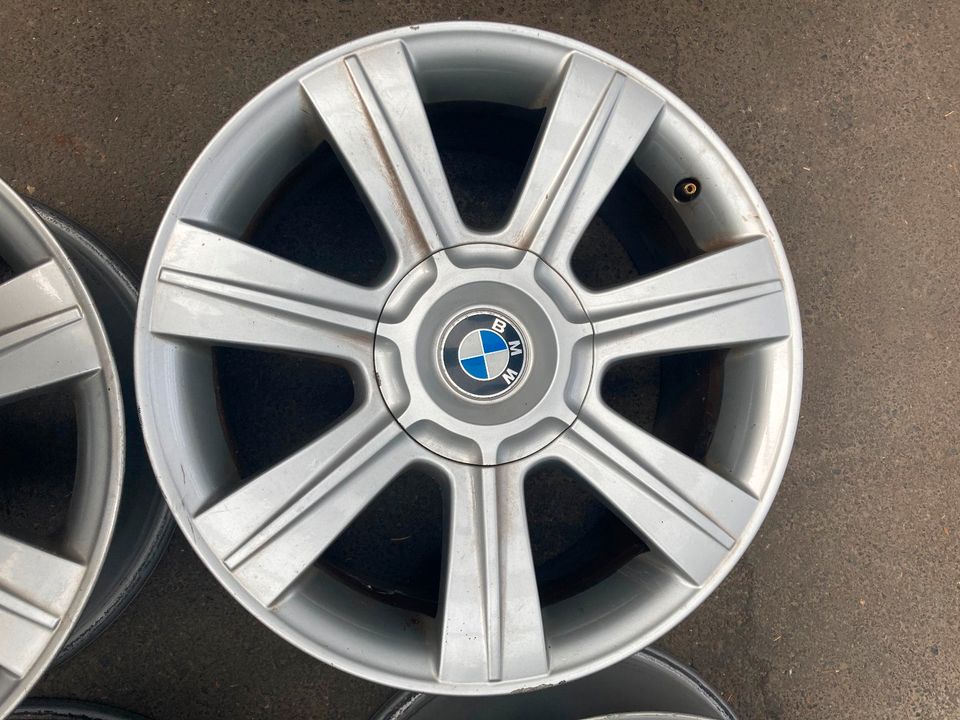 BMW Felgen Alu original 17 Zoll 5-120 Alufelgen komplett 8-17 in Nabburg