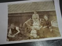 Fotografie Familie mit Kind auf der Gartenbank Fotopapier Vintage Sachsen - Neustadt Vorschau