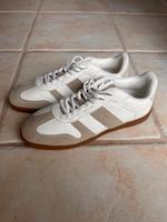 Sneaker Turnschuhe Beige Weiß Gr. 40 Nordrhein-Westfalen - Troisdorf Vorschau
