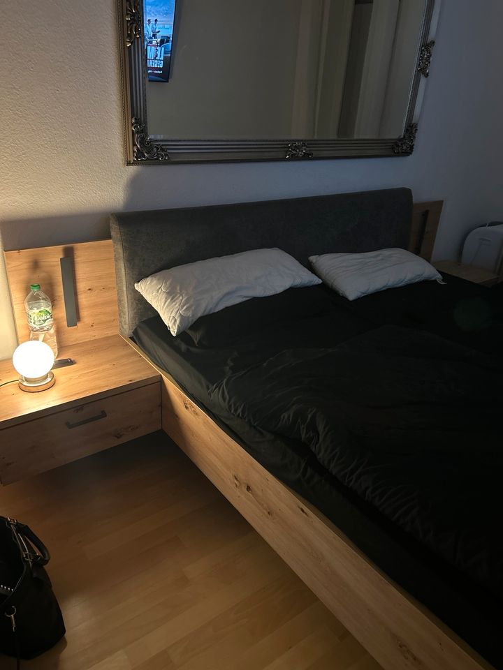 Schlafzimmer Bett modern Eiche Nachbildung in Heidelberg