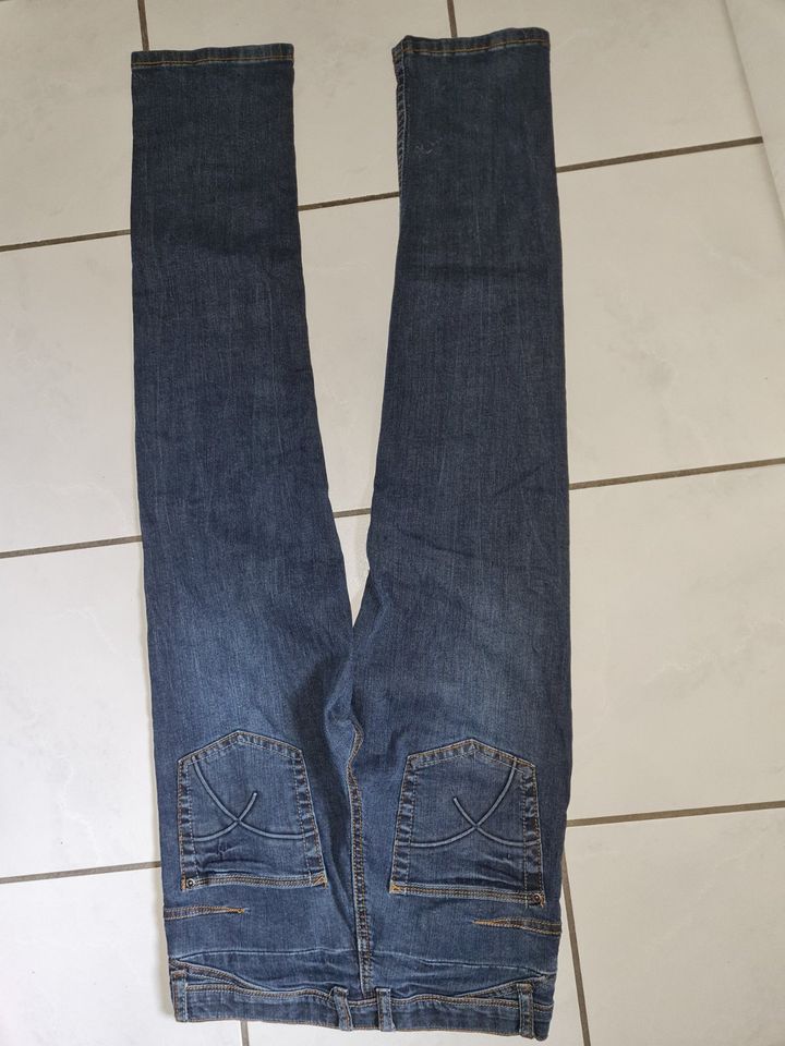 Jeans gr 164 dunkelblau in Gladbeck