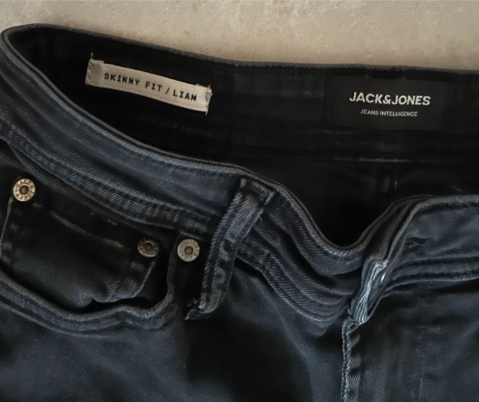 Jack&Jones Jeans Lian Größe 28/30, schwarz used Look in Ribbesbüttel