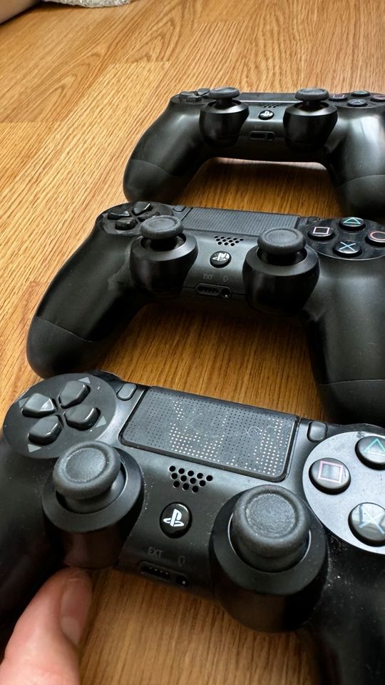 PlayStation 4 Pro 1Tb, Mega set 30 spiele, 5 Controller + VR in München