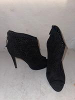 Peeptoe Stiefeletten mit Absatz Zara Niedersachsen - Langenhagen Vorschau