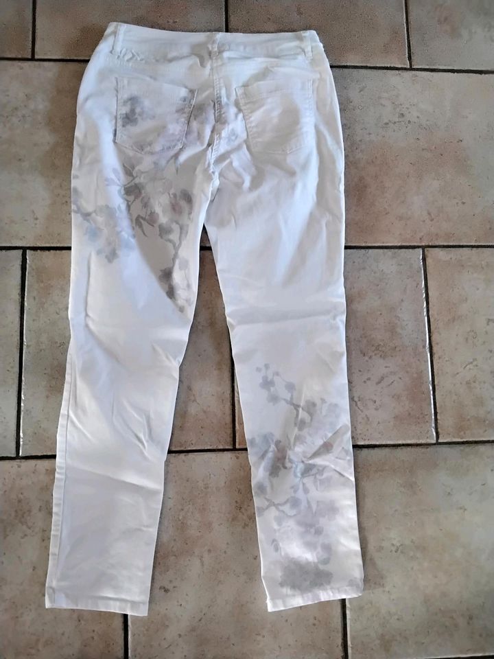 LASCANA Jeans mit Blumenprint, wie neu in Ludwigsfelde