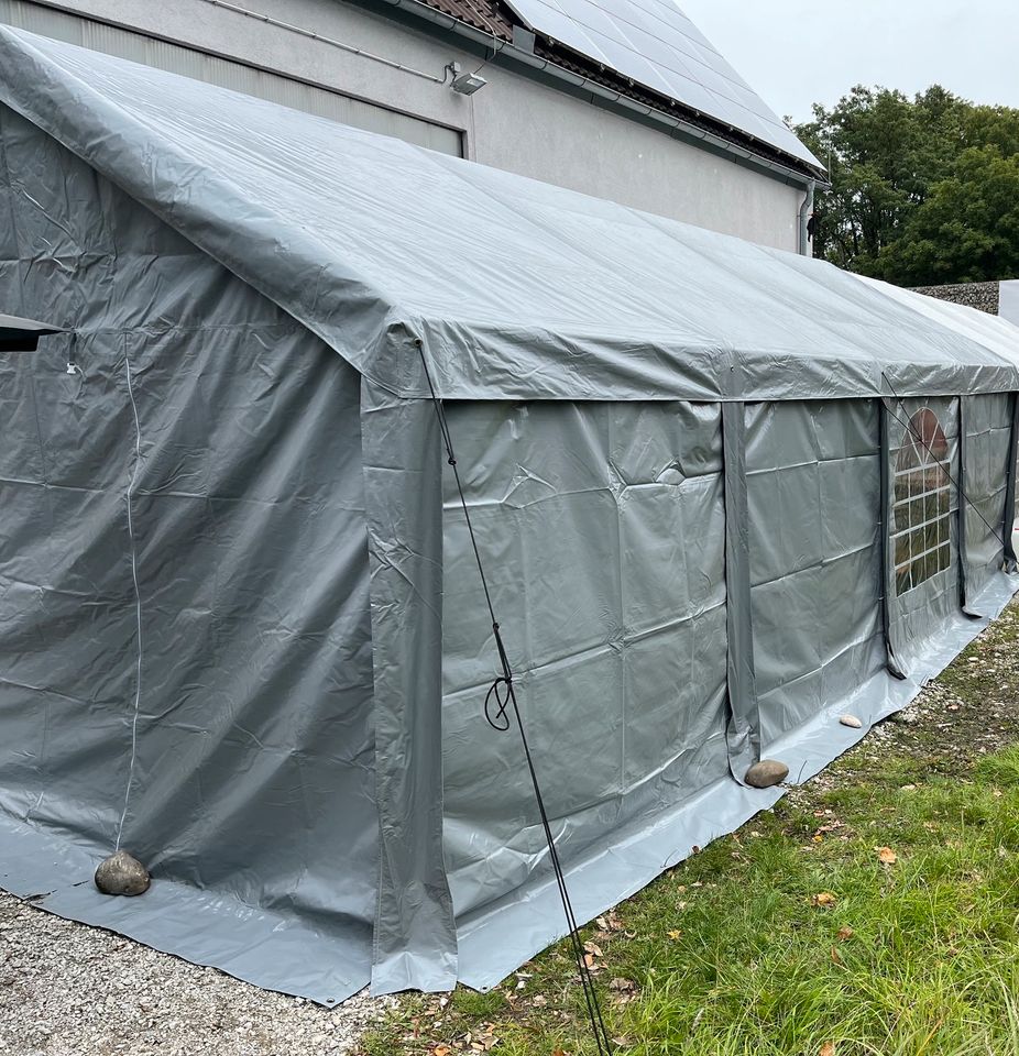 Partyzelt Zelt 4x8 m grau mit 4 Fenster und 2 Türen zu mieten in Finsing