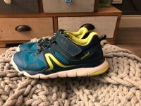 Decathlon Kinder Hallen Sport Schuhe blau grün Gr 33 Nordrhein-Westfalen - Schwerte Vorschau