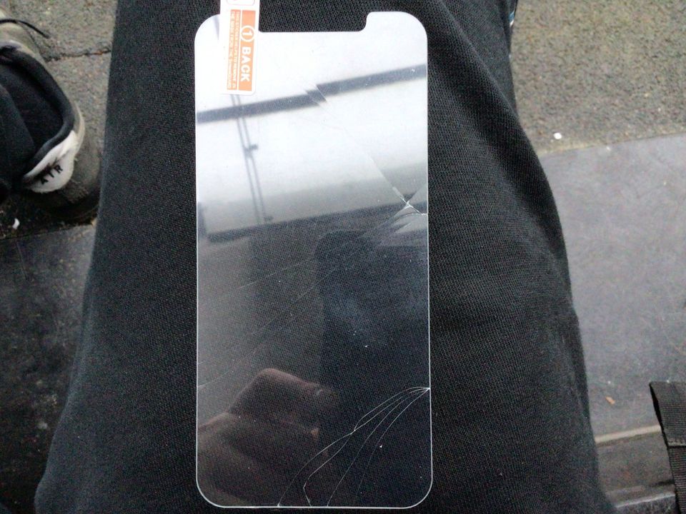 iPhone 12 Mini Panzerglas siehe Bilder 0,20 Cent in Bremen