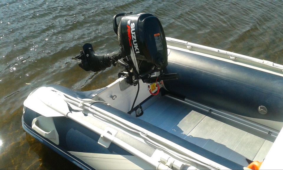 Schlauchboot mit Außenbordmotor, Honwave T30AE u. Suzuki DF5 in Rheine