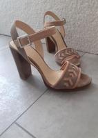 Unisa Schuhe ♡ Sandaletten ♡ Heels Nordrhein-Westfalen - Neuss Vorschau