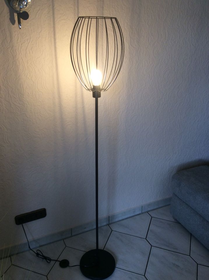 Stehlampe Newtown Schwarz in Nordrhein-Westfalen - Elsdorf | eBay  Kleinanzeigen ist jetzt Kleinanzeigen