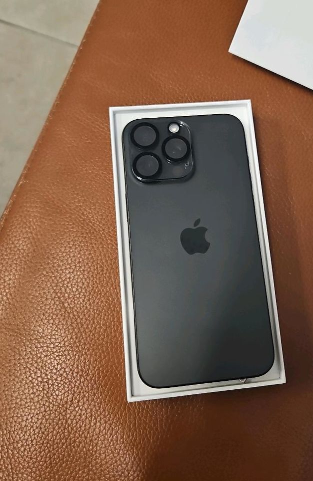 Iphone 15 pro Max 256Gb black Titan Neuwertig 2 Monate alt in Köln