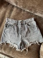 Zara Jeansshorts Shorts Größe 36 grau Bayern - Augsburg Vorschau
