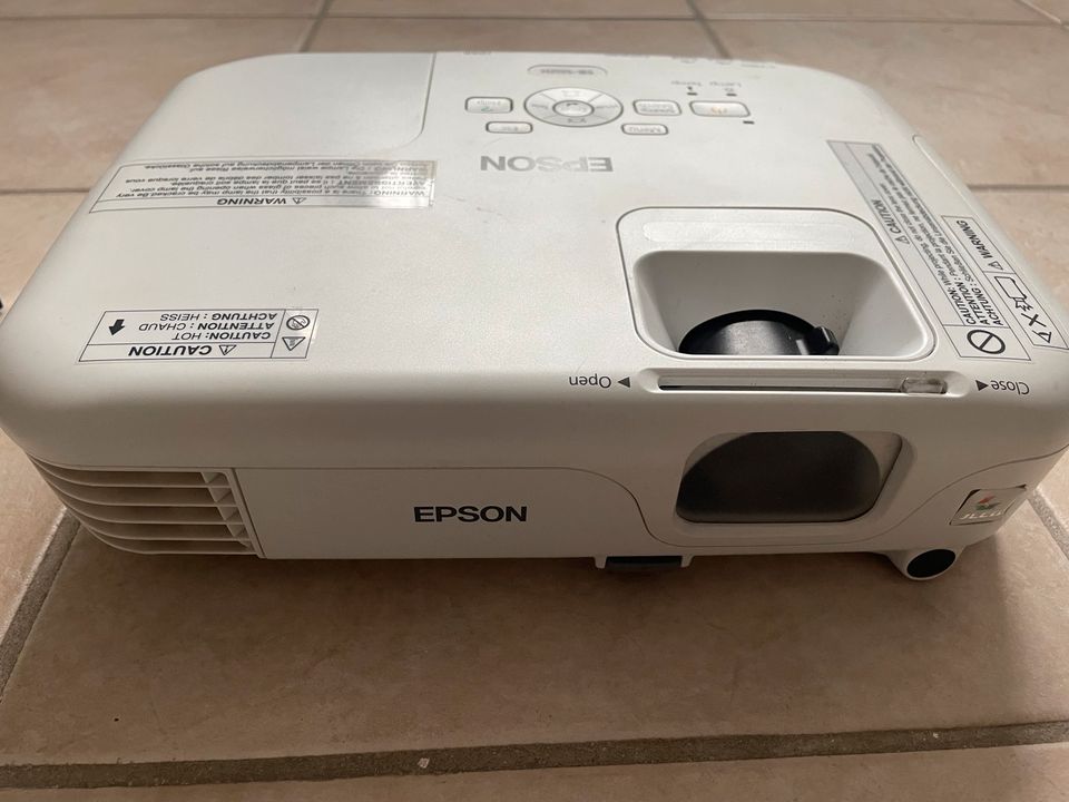 Epson EB-S02H Beamer in Georgenthal