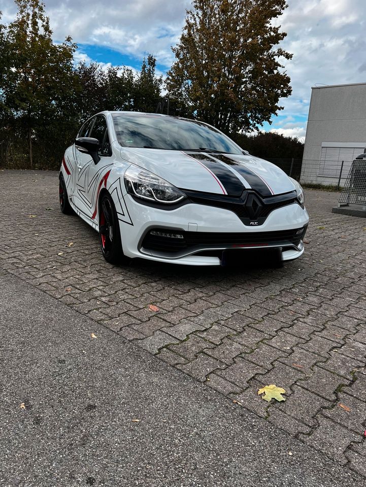 Renault Clio 4 Rs Trophy TCe 220 EDC in Ofterdingen