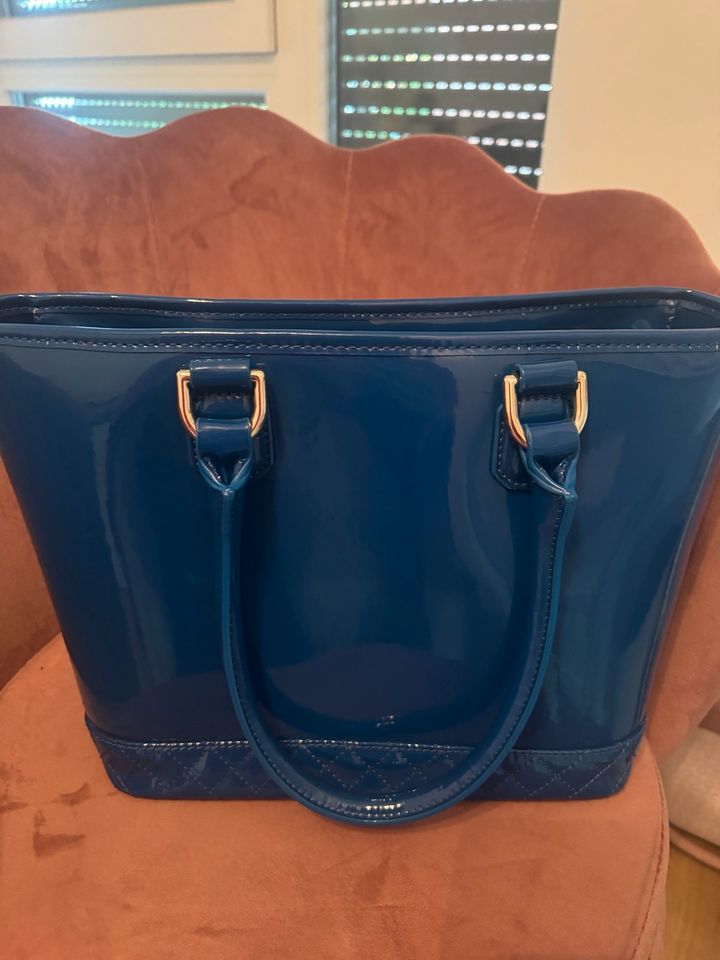 Handtasche Guess Blaue in Geesthacht
