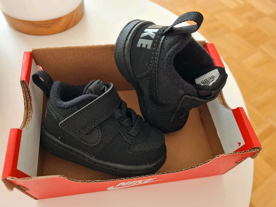 Baby Schuhe Nike NEU Gr. 17 in München