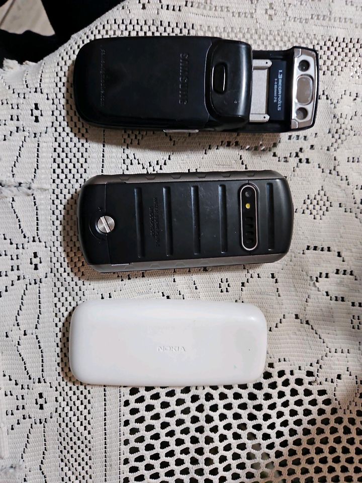 3 Handys verschiedener Marken in Bad Langensalza
