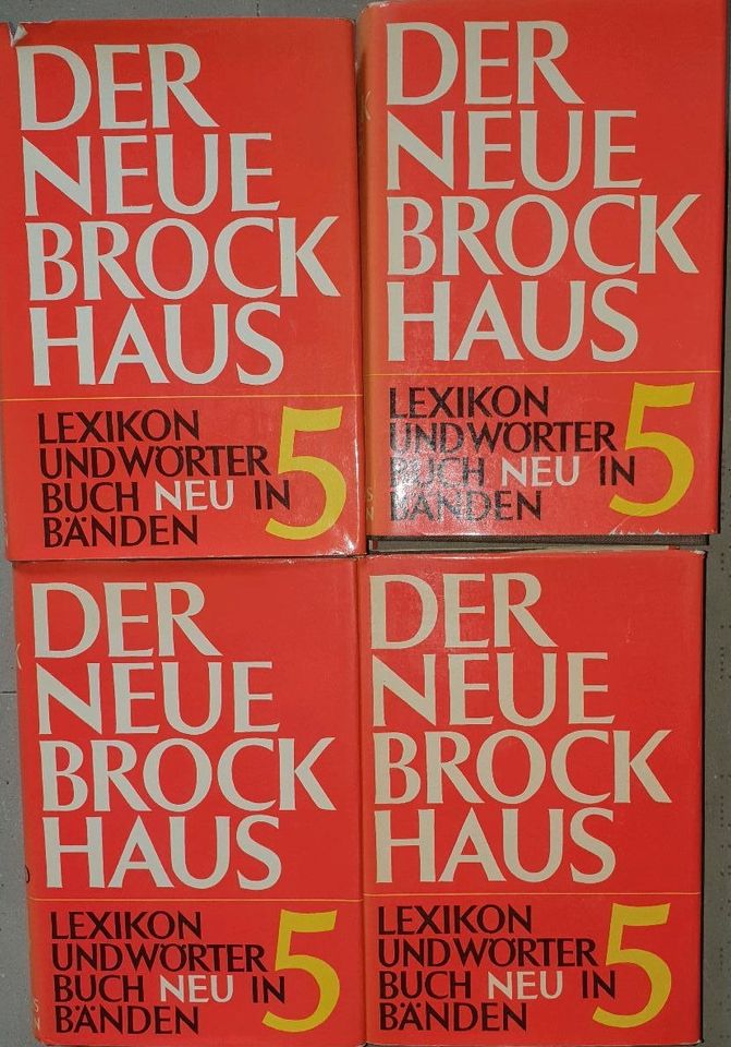 Brockhaus in 5 Bänden + Atlas von 1968 zu verschenken in Loffenau