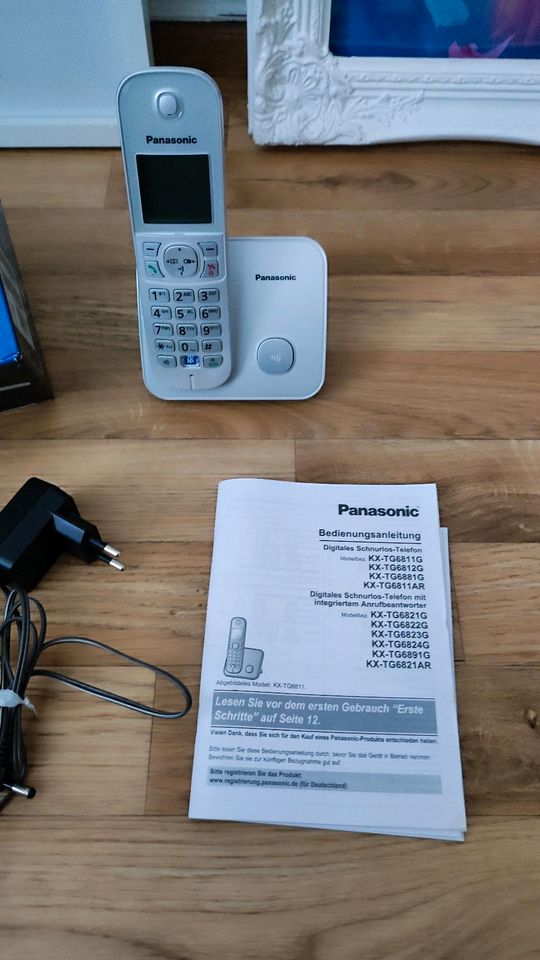 Panasonic Telefon KX-TG6811 silber digitales schnurloses Telefon in Hamburg