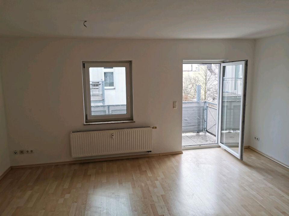 2-Raum-Wohnung SÜD Balkon Aufzug Hausmeister Altbau saniert in Gera